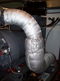 Abgasdämmung Auspuffdämmung an einem flexiblen Rohr vom SEVA Motor
